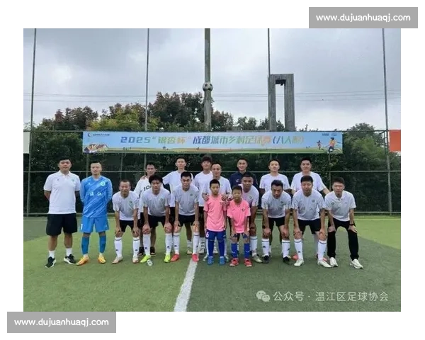 银杏杯燃动蓉城!2025 成都社区足球总决赛开幕